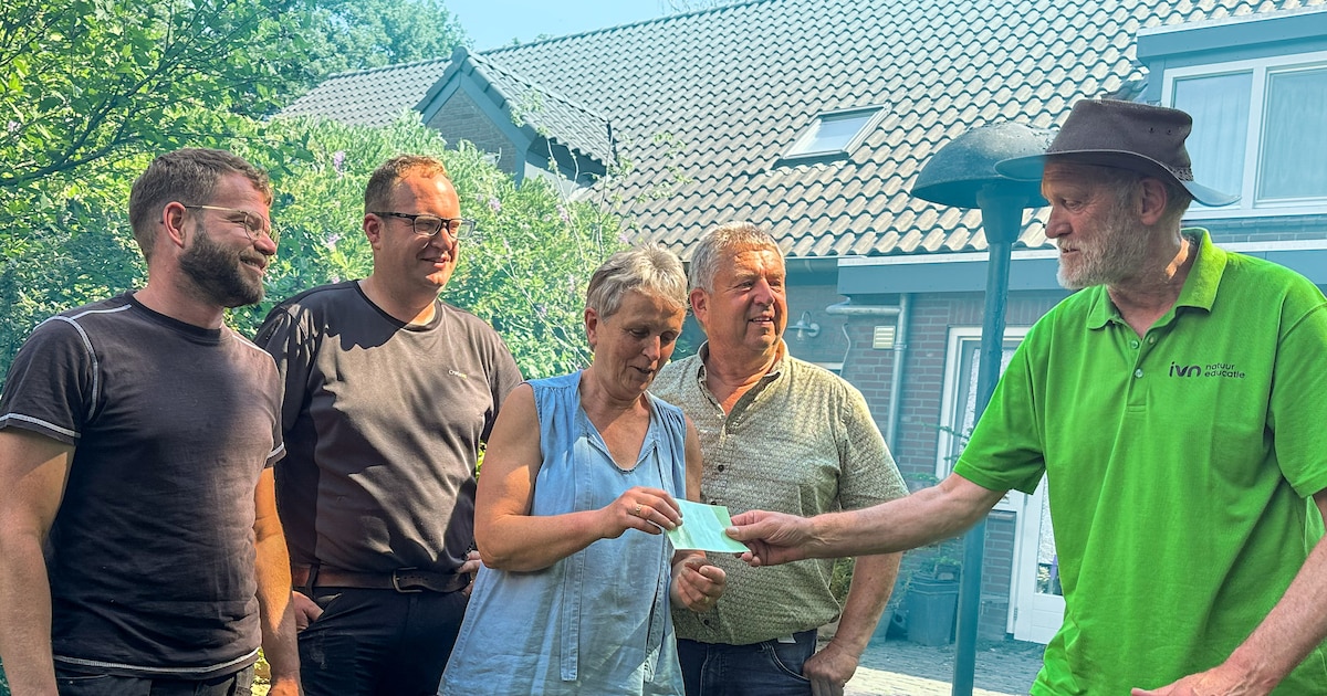 IVN reikt eerste ‘groene kaart’ uit aan Sterkselse familie Noordman voor natuurinclusief boeren