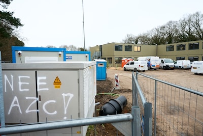 Omwonenden eisen bouwstop voor azc in Nuenen: ‘Vergunning do