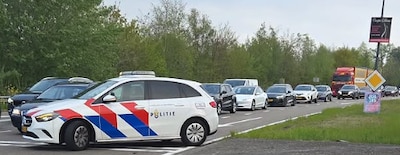 Ongeluk met drie voertuigen op Vughterweg in Den Bosch, twee personen naar ziekenhuis