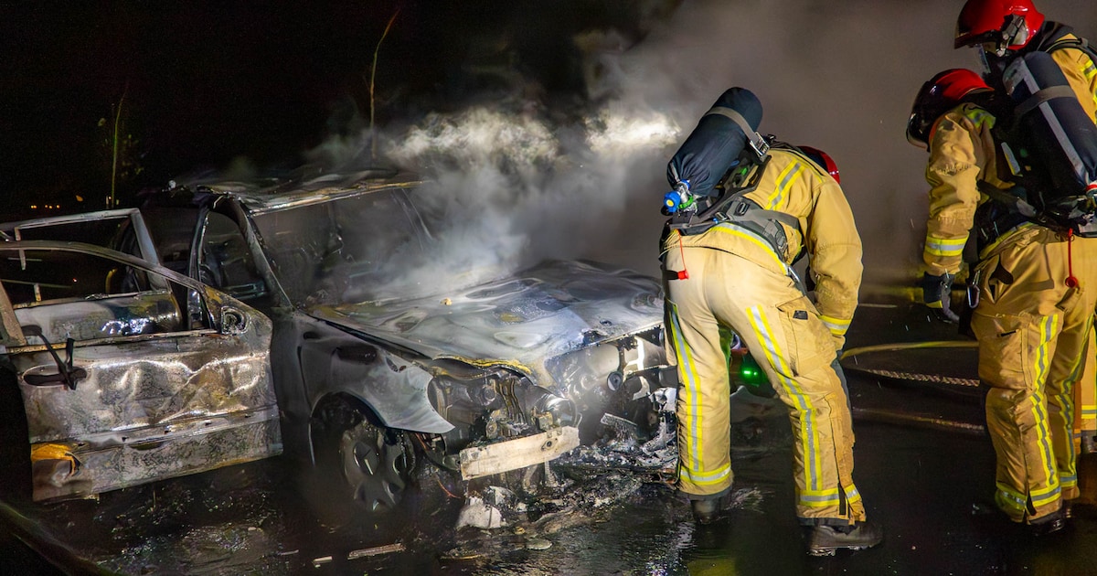 Man ontsnapt uit plots brandende auto in Deurne