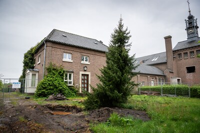 Plannen voor verslavingskliniek in Helenaveen van tafel: wat nu met de pastorie?