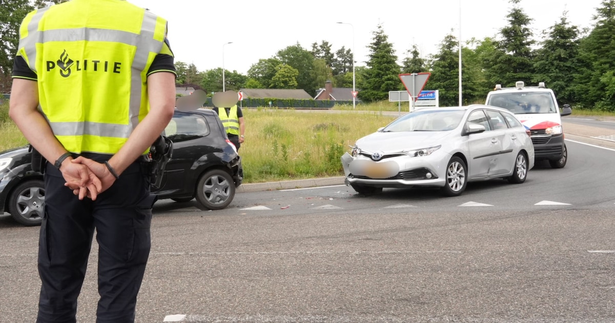 Auto’s botsen tegen elkaar op afrit N270 in Deurne