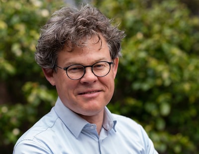 Dertien partijen komen er niet uit in Tilburg: nu moet Meindert Smallenbroek de boel lijmen