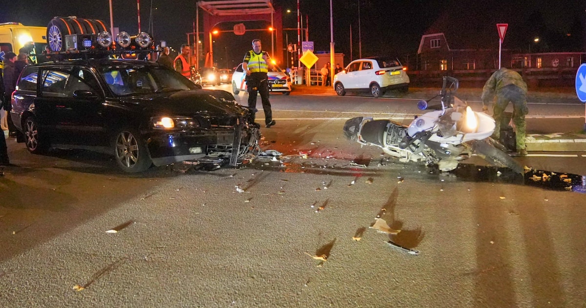 Motor en auto botsen op elkaar in Beek en Donk: traumaheli landt op veldje