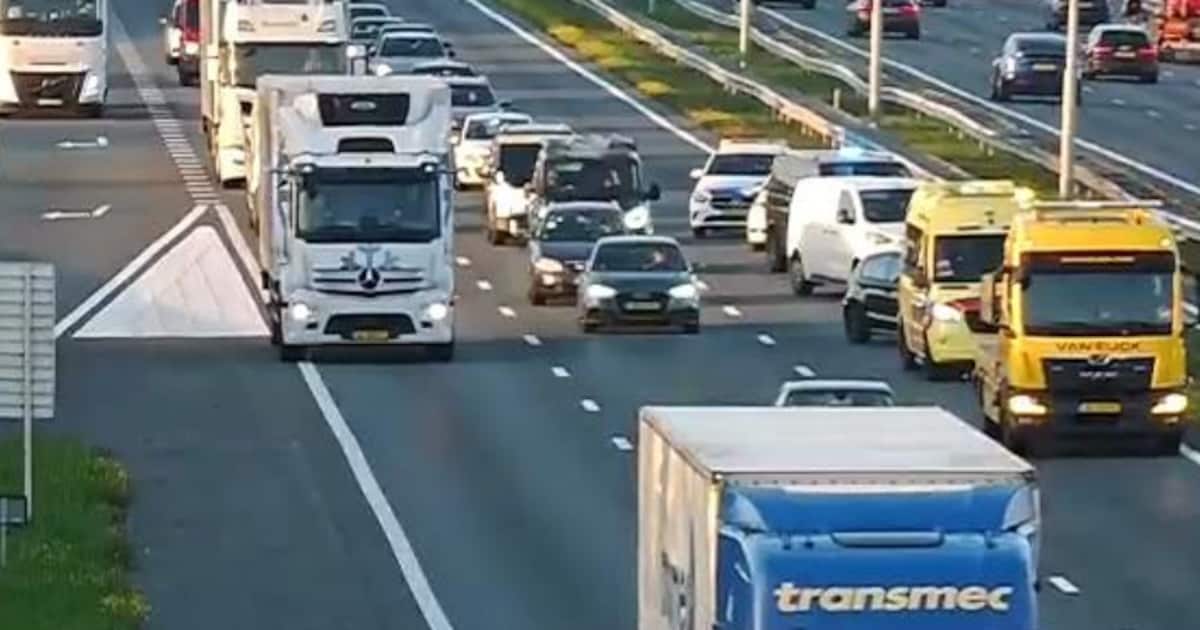 Weer aanrijding op de A2, dit keer bij Kerkdriel | Regio | ED.nl