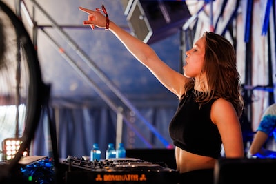 Steeds meer vrouwen succesvol in de hardcore, zo ook op Dominator in Eersel: ‘We draaien net zo hard