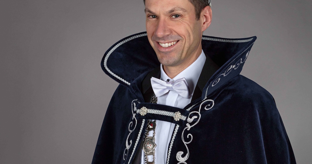 Twan III (Welten) gaat De Peelstrekels voor in het carnavalsfeest