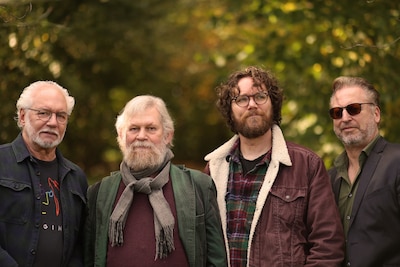 Mannen met Baarden speelt live in Veldhoven