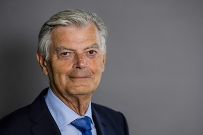 50Plus-coryfee Van Rooijen wil oudste senator ooit worden: ‘Oerstom dat hij nooit carrière heeft kunnen maken bij het CDA’