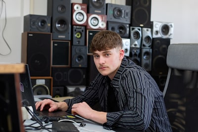 Met zijn muzikale alter ego Wime timmert Tijn Mickers (23) aan de weg in de popindustrie
