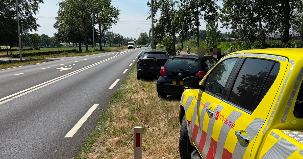 Automobilist botst op voorganger op Gemertseweg in Beek en Donk
