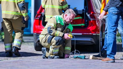 Brandweer onderzoekt terpentinelucht in wijk in Geffen