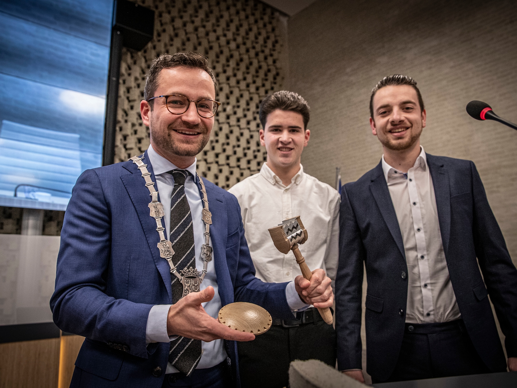 Merijn (21) en Brian (20) maakten nieuwe voorzittershamer voor burgemeester Dijsselbloem