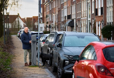 Auto elektrisch opladen wordt gemakkelijker in Helmond, althans voor dertig mensen