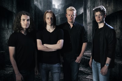 ‘Zo voelt PTSS’: Brabantse band bouwt in Effenaar een schimmig muzikaal doolhof