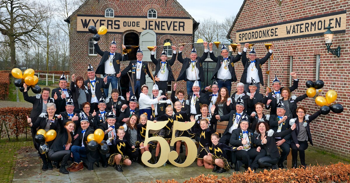 Polonaise voor jubileum Olliedonkers in Spoordonk