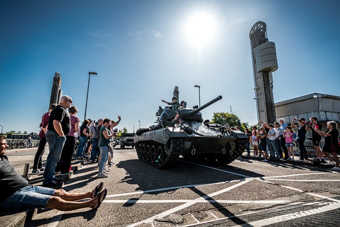 Zelfs tank in defilé voor herdenking Market Garden | Regio | ED.nl