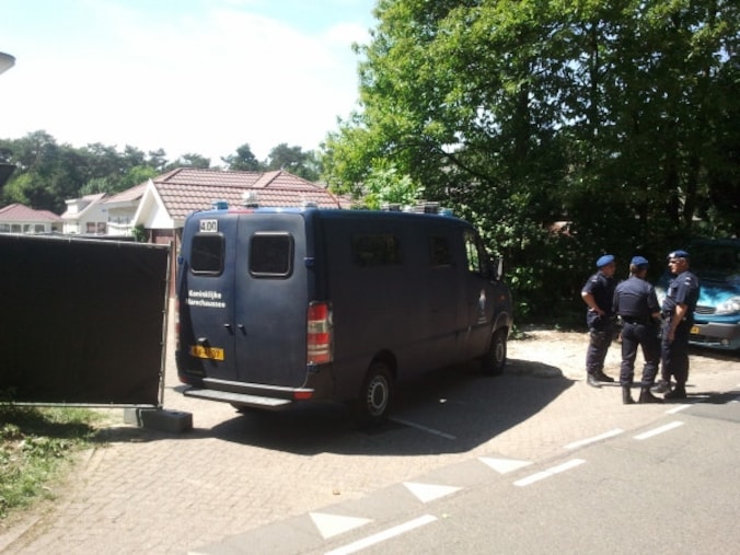 Inval in Helmond levert spullen én verdachten op | Regio | ED.nl