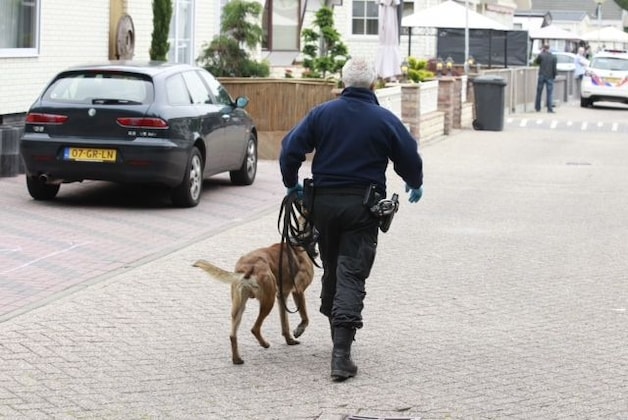 Drie arrestaties bij inval Task Force op woonwagenkamp Stiphout | Regio ...