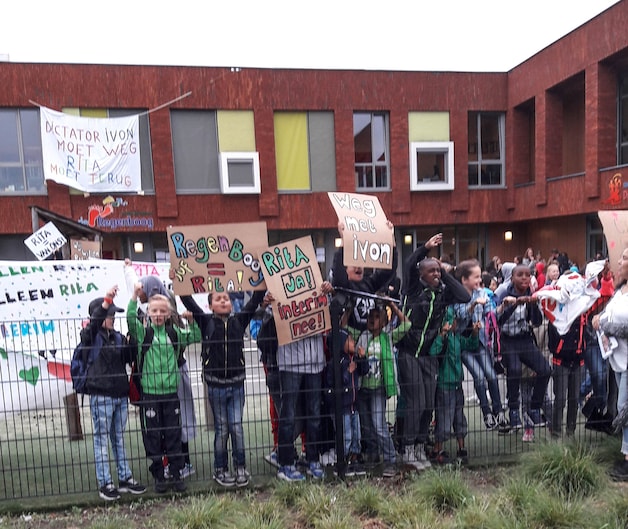 De Regenboog gaat op in De Rots; nieuw schoolbestuur wil al na half ...