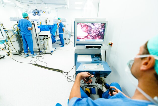 Artsen en patiënten MMC Veldhoven blij met operatierobot | Regio | ED.nl
