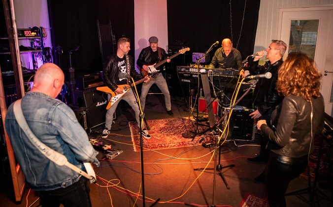 Ouwe Peel-rockers stappen in een nieuw avontuur: ‘Niet de geijkte hits ...