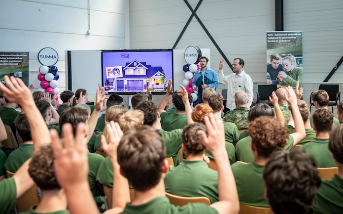 NAVO-tour schudt mbo-studenten wakker: Democratie slechts zeven procent ...