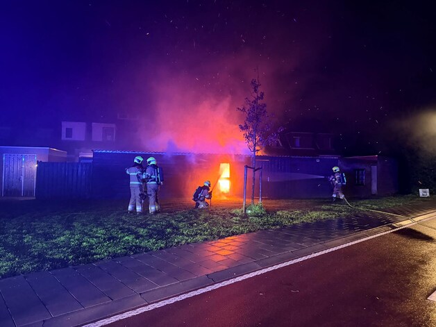 Uitslaande brand verwoest schuurtje in Veghel | Regio | ED.nl