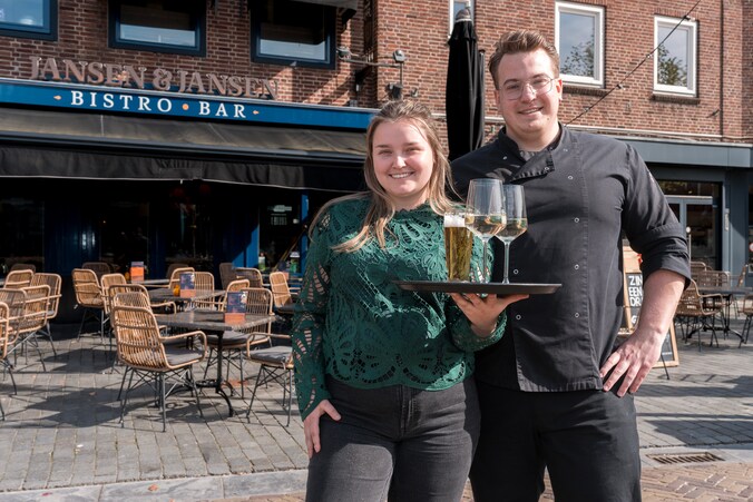 Ze verdienden er hun eerste geld, nu nemen Victor en Isa-belle bistro ...