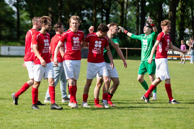 Rood-Wit’67 kroont zich tot kampioen, Steef Damen de held: ‘Vorig jaar ...