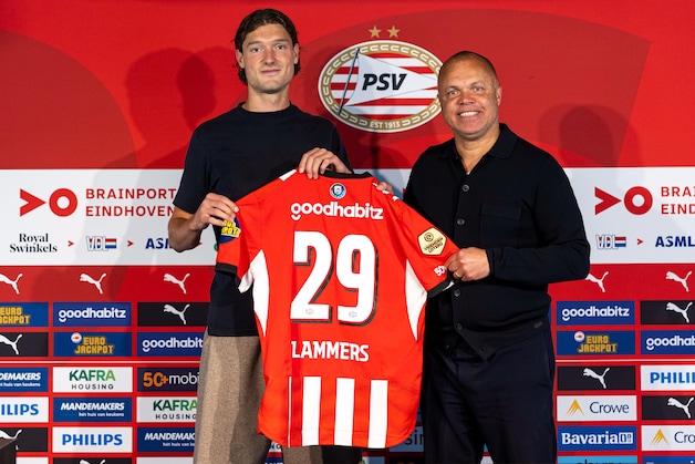 Bosz kijkt bij PSV uit naar ADO-uit en vertelt over Lammers en Man ...