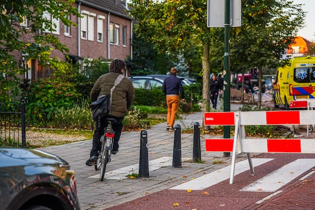 Vrouw valt met fiets in metersdiepe put in Eindhoven | Regio | ED.nl
