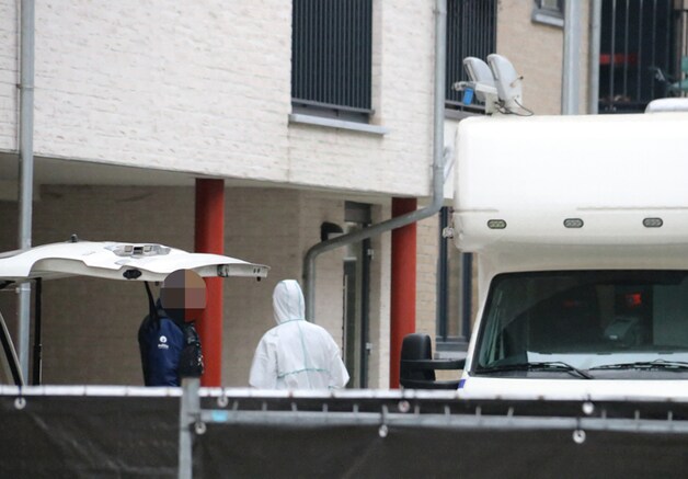 Familiedrama in appartement: man (33) brengt zwangere partner (28) en ...