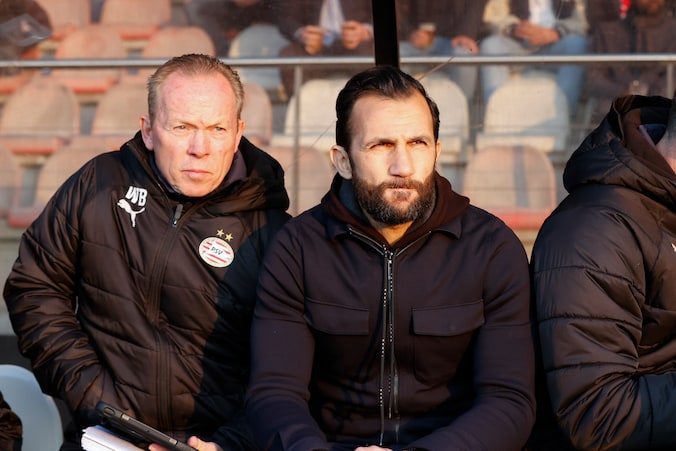 PSV laat trainer Adil Ramzi alsnog vertrekken naar een van de grootste ...