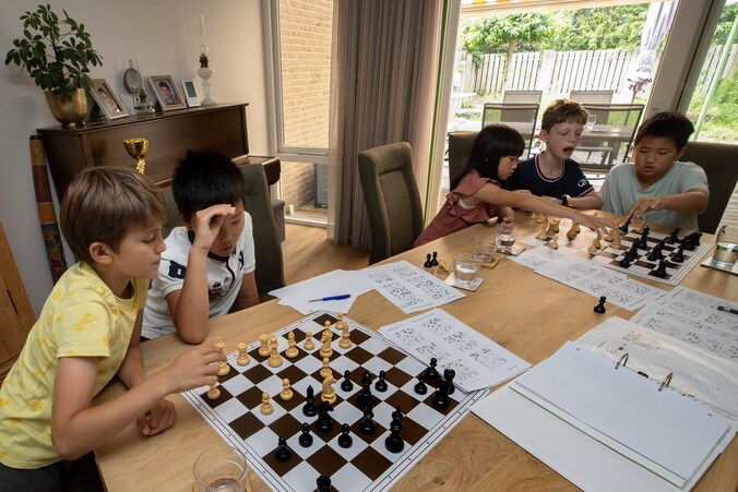 Jonge, knappe koppen strijden op wereldniveau om de koning: ‘Melody zet ...