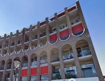 Fundaparel! In dit penthouse in Helmond kun je dansen in je nakie zonder pottenkijkers