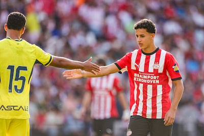 Wie is Amir Bouhamdi: die 18-jarige aanvaller die bij PSV positief opviel in dit weekend?