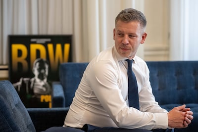 Hij versloeg de ‘onaantastbare’ Orbán, nu eist de nieuwe Hongaarse premier miljarden in Brussel