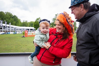 Vrolijke gezichten ondanks verregende eerste dag paardenconcours CSI