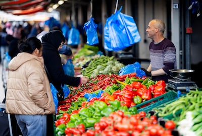 Waarom inflatie niet alleen slecht nieuws is: hogere prijzen maken ook schulden ‘goedkoper’