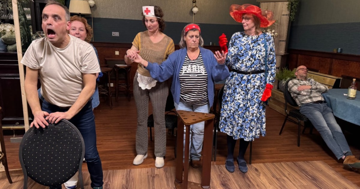 De Opkamerkomedianten speelt komedie 'Een Dubbele Agenda' in Helmond