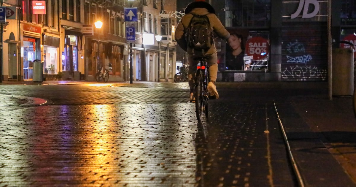 Code geel voor bijna heel Nederland, vanavond code oranje voor noordelijke provincies: ‘Ga niet de w