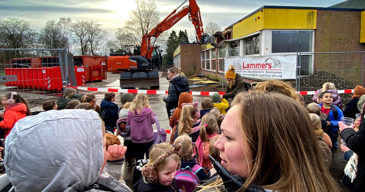 Van melancholie hebben deze kinderen geen last: sloop van basisschool ...