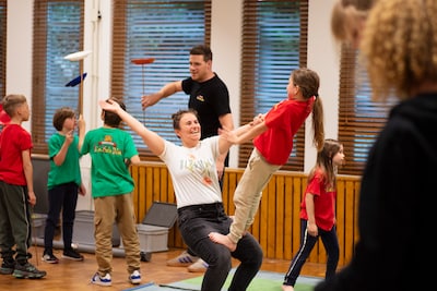 Jasmijn begon als paard en is nu trainer bij Eindhovens kindercircus Simsalabim: ‘Je moet starten met iets kleins’