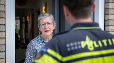 Vrouw (80) uit Berkel-Enschot uren aan de praat gehouden door nepagent, gaf vervolgens sieraden, hor
