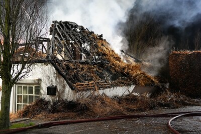 Haar man overleed in dit huis, nu brandt woning van Kim en haar nieuwe partner volledig af: ‘We hebb