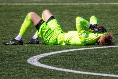 Voetbaltrainer uit Tilburg ziet trouwdag verziekt worden door ‘schandalige’ beslissing: ‘Dit wisten ze toch al langer?’