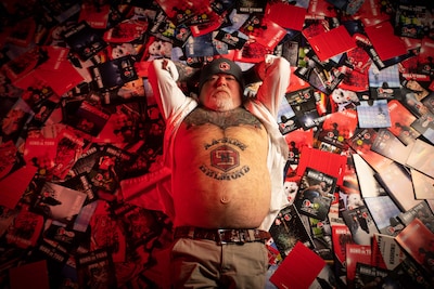 Ook bestuursleden van Helmond Sport trekken de portemonnee om programmaboekje te behouden