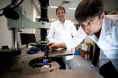 Eindhovens microstekkertje kan de wereld een boost geven: maakt chips sneller en zuiniger in energie