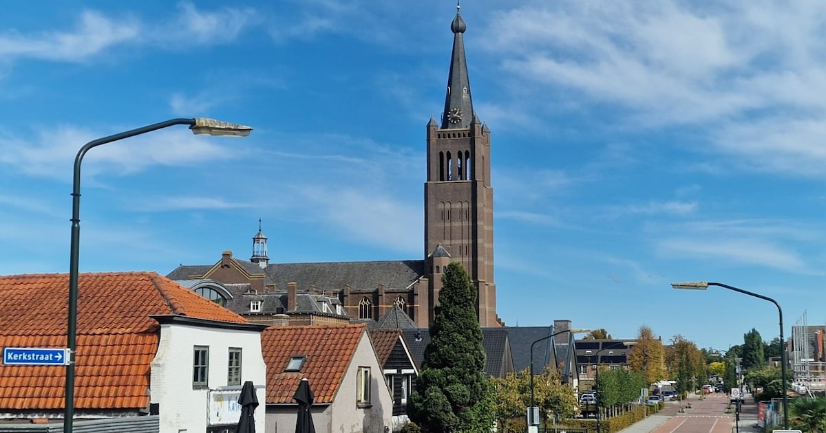 Klok staat stil op 13.20 uur: bliksem in hoge kerktoren van Hank vernielt apparatuur | Brabant